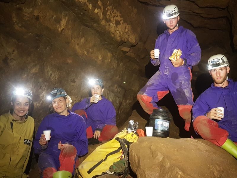 Apéro spéléo - Spéléologie en Ardèche - Grotte de Pézenas